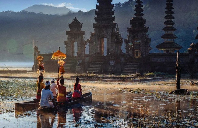 Twin Lakes, Handara Gate and Ulun Danu Bratan – Full-Day Trekking Tour - Photo 2